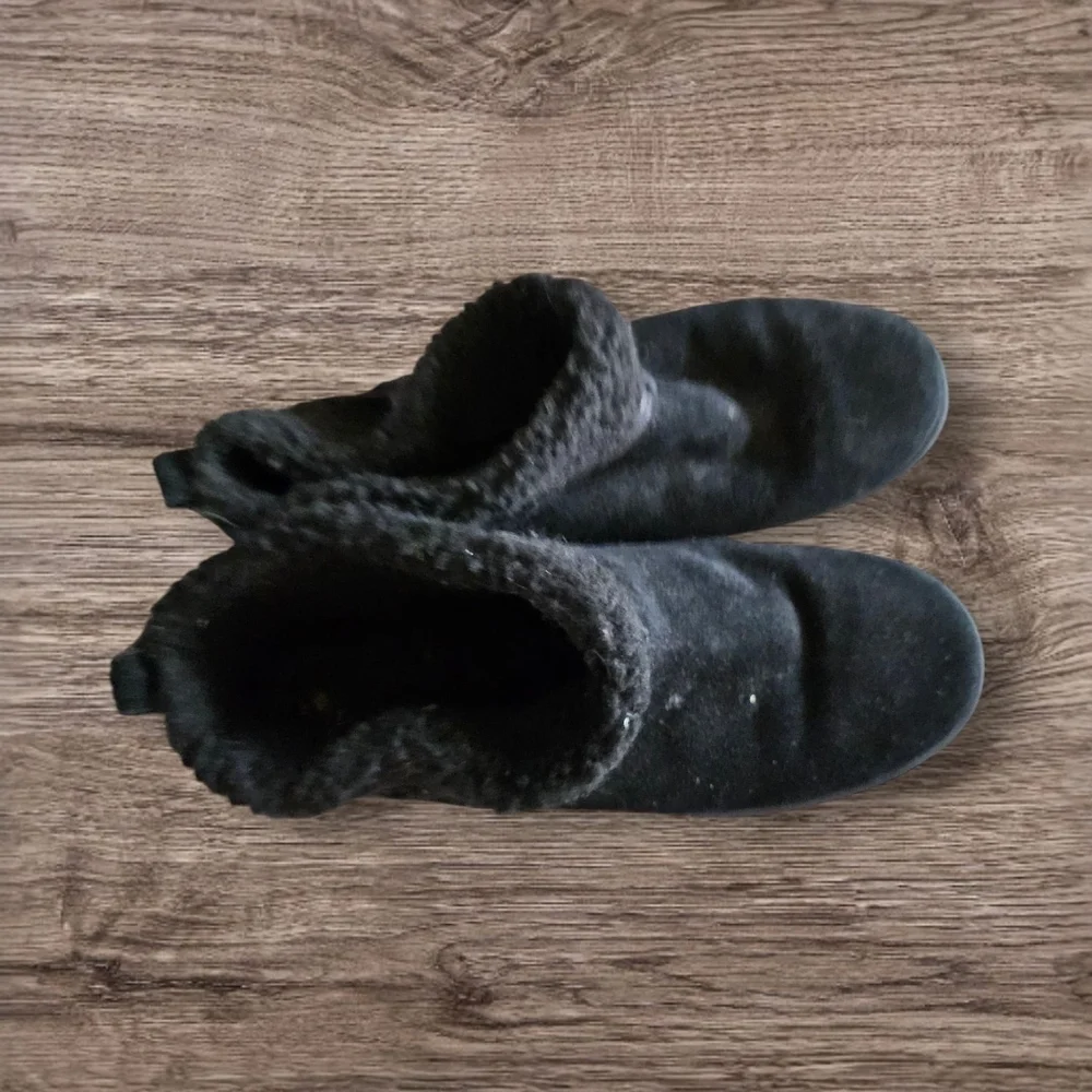 Koolaburra By UGG SZ 6 Black Suede Ankle Boots